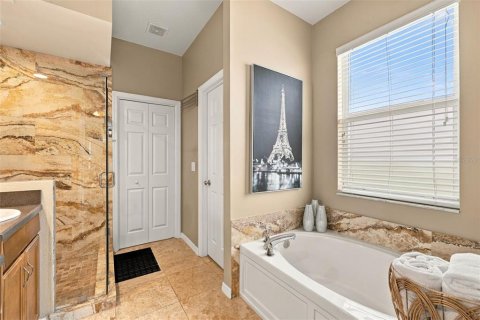 Villa ou maison à vendre à Zephyrhills, Floride: 4 chambres, 193.24 m2 № 2407159 - photo 21