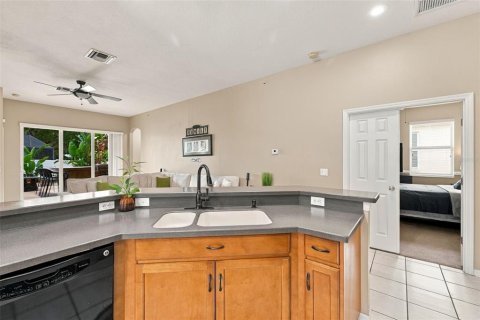 Villa ou maison à vendre à Zephyrhills, Floride: 4 chambres, 193.24 m2 № 2407159 - photo 12