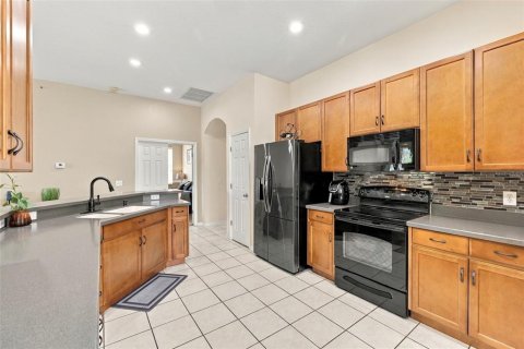 Villa ou maison à vendre à Zephyrhills, Floride: 4 chambres, 193.24 m2 № 2407159 - photo 11