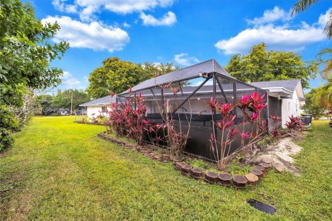 Villa ou maison à vendre à Hollywood, Floride: 6 chambres, 318.1 m2 № 2029692 - photo 23