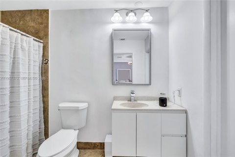 Villa ou maison à vendre à Hollywood, Floride: 6 chambres, 318.1 m2 № 2029692 - photo 13