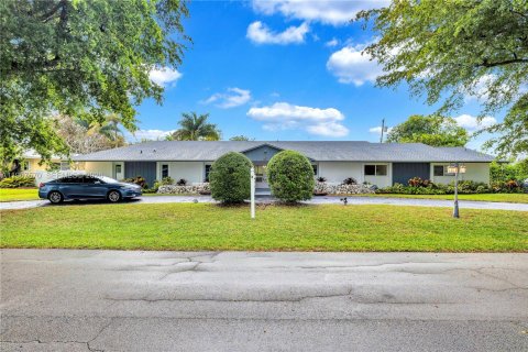 Villa ou maison à Hollywood, Floride 6 chambres, 318.1 m2 № 2029692