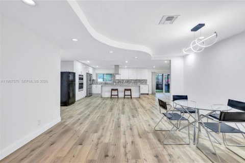 Villa ou maison à vendre à Hollywood, Floride: 6 chambres, 318.1 m2 № 2029692 - photo 7