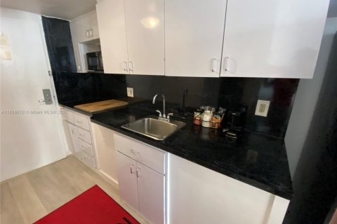 Copropriété à louer à Sunny Isles Beach, Floride: 38.09 m2 № 1878690 - photo 3