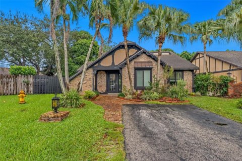 Casa en venta en Sunrise, Florida, 4 dormitorios, 158.58 m2 № 1932839 - foto 1