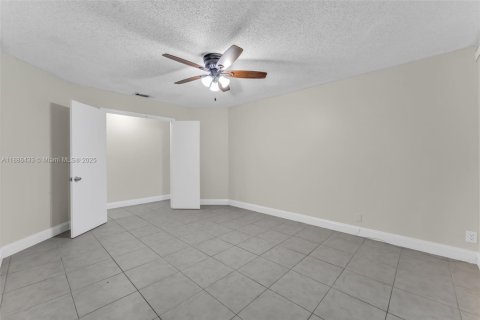 Casa en venta en Sunrise, Florida, 4 dormitorios, 158.58 m2 № 1932839 - foto 15