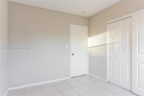 Casa en alquiler en Fort Lauderdale, Florida, 3 dormitorios, 118.64 m2 № 1948568 - foto 9