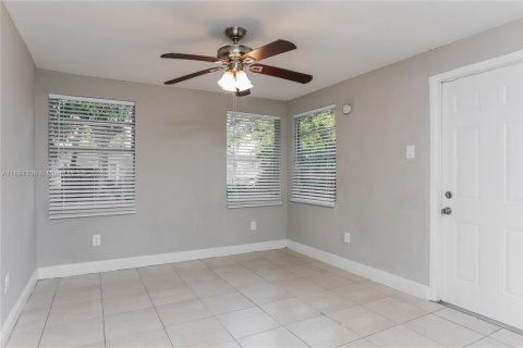 Casa en alquiler en Fort Lauderdale, Florida, 3 dormitorios, 118.64 m2 № 1948568 - foto 10