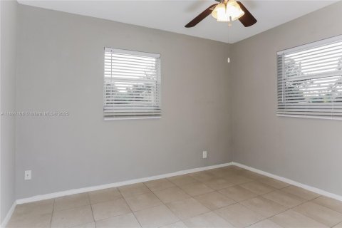 Casa en alquiler en Fort Lauderdale, Florida, 3 dormitorios, 118.64 m2 № 1948568 - foto 8