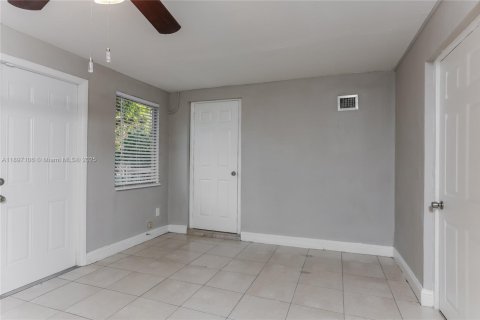 Casa en alquiler en Fort Lauderdale, Florida, 3 dormitorios, 118.64 m2 № 1948568 - foto 11
