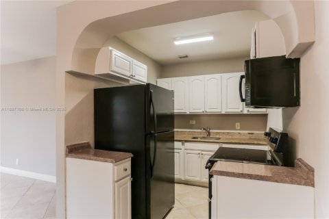 Casa en alquiler en Fort Lauderdale, Florida, 3 dormitorios, 118.64 m2 № 1948568 - foto 5