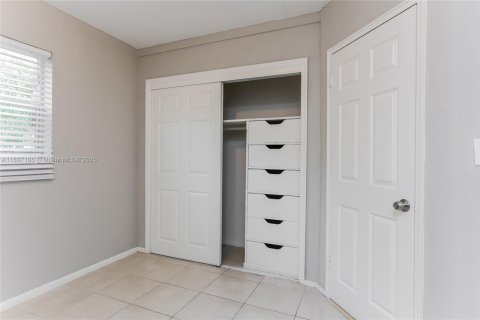 Casa en alquiler en Fort Lauderdale, Florida, 3 dormitorios, 118.64 m2 № 1948568 - foto 7