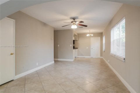 Casa en alquiler en Fort Lauderdale, Florida, 3 dormitorios, 118.64 m2 № 1948568 - foto 3