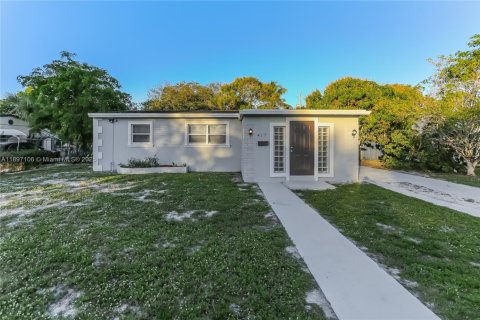 Casa en alquiler en Fort Lauderdale, Florida, 3 dormitorios, 118.64 m2 № 1948568 - foto 1