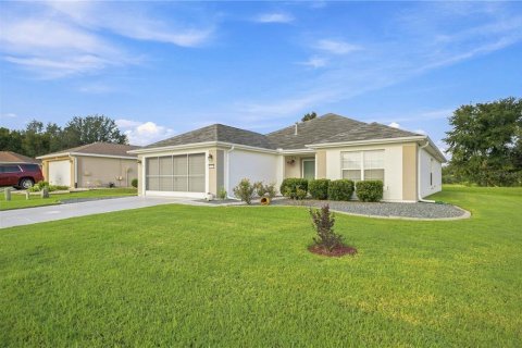 House in Summerfield, Florida 2 bedrooms, 146.32 sq.m. № 2349912