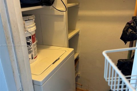 Купить кондоминиум в Халландейл-Бич, Флорида 1 спальня, 58.06м2, № 1980708 - фото 24