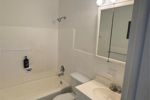 Купить кондоминиум в Халландейл-Бич, Флорида 1 спальня, 58.06м2, № 1980708 - фото 17