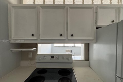 Купить кондоминиум в Халландейл-Бич, Флорида 1 спальня, 58.06м2, № 1980708 - фото 15