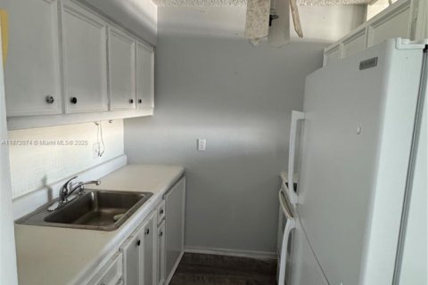 Купить кондоминиум в Халландейл-Бич, Флорида 1 спальня, 58.06м2, № 1980708 - фото 13