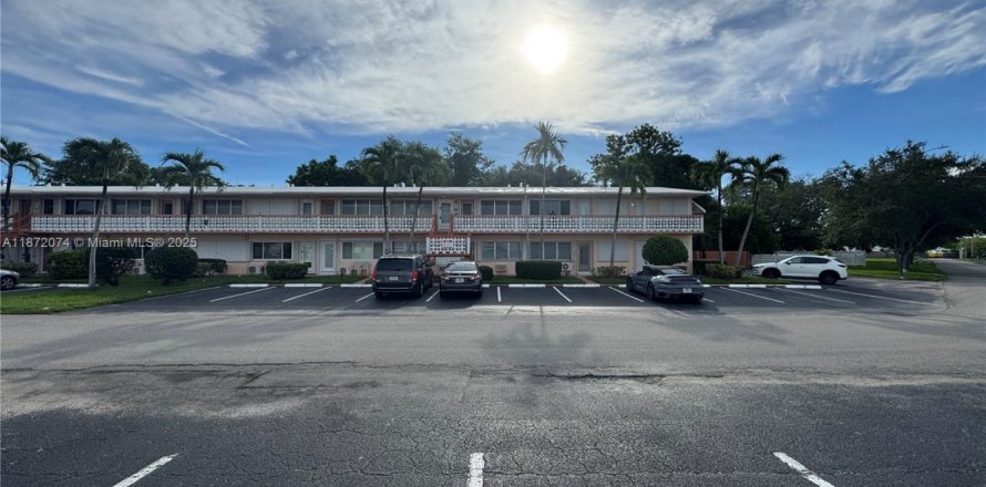 Кондоминиум с 1 спальней в Халландейл-Бич, Флорида № 1980708