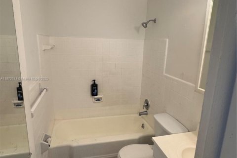 Купить кондоминиум в Халландейл-Бич, Флорида 1 спальня, 58.06м2, № 1980708 - фото 16