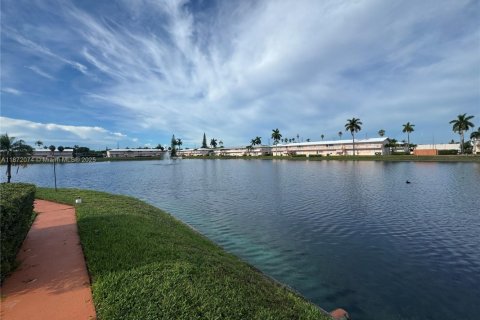 Купить кондоминиум в Халландейл-Бич, Флорида 1 спальня, 58.06м2, № 1980708 - фото 2