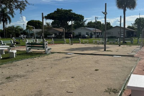 Купить кондоминиум в Халландейл-Бич, Флорида 1 спальня, 58.06м2, № 1980708 - фото 28