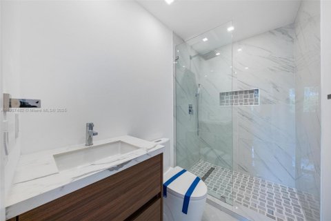 Casa en alquiler en Miami Beach, Florida, 4 dormitorios, 274.06 m2 № 2012544 - foto 17
