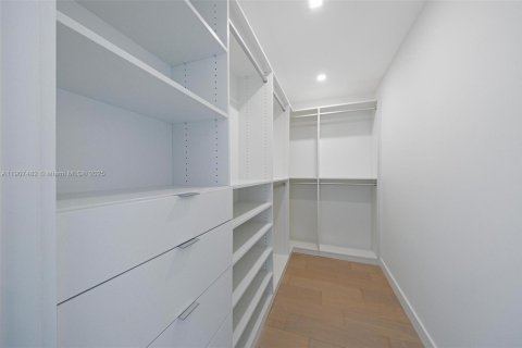 Casa en alquiler en Miami Beach, Florida, 4 dormitorios, 274.06 m2 № 2012544 - foto 16