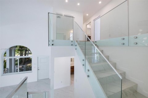 Casa en alquiler en Miami Beach, Florida, 4 dormitorios, 274.06 m2 № 2012544 - foto 18