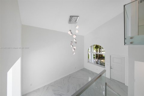 Casa en alquiler en Miami Beach, Florida, 4 dormitorios, 274.06 m2 № 2012544 - foto 25