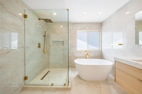 Casa en alquiler en Miami Beach, Florida, 4 dormitorios, 274.06 m2 № 2012544 - foto 5