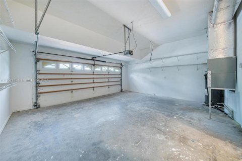 Casa en alquiler en Miami Beach, Florida, 4 dormitorios, 274.06 m2 № 2012544 - foto 29