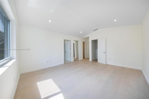 Casa en alquiler en Miami Beach, Florida, 4 dormitorios, 274.06 m2 № 2012544 - foto 13