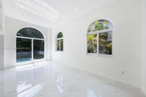 Casa en alquiler en Miami Beach, Florida, 4 dormitorios, 274.06 m2 № 2012544 - foto 22
