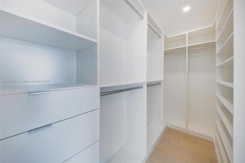 Casa en alquiler en Miami Beach, Florida, 4 dormitorios, 274.06 m2 № 2012544 - foto 15