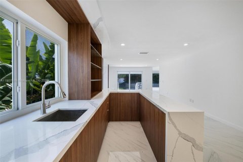 Casa en alquiler en Miami Beach, Florida, 4 dormitorios, 274.06 m2 № 2012544 - foto 8