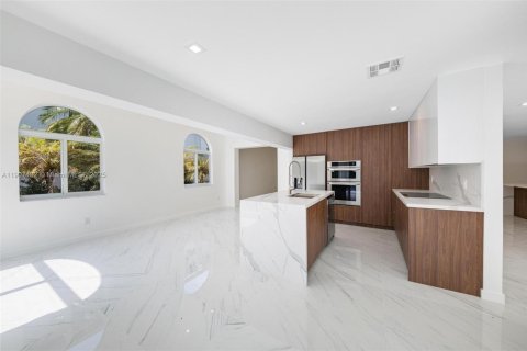 Casa en alquiler en Miami Beach, Florida, 4 dormitorios, 274.06 m2 № 2012544 - foto 9