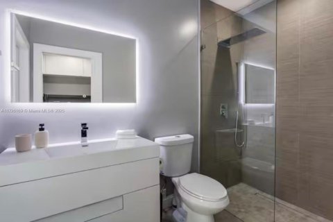 House in Biscayne Park, Florida 3 bedrooms, 247.96 sq.m. № 1477622 - photo 13