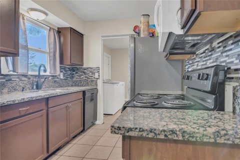 House in Bartow, Florida 3 bedrooms, 112.88 sq.m. № 1662410 - photo 7