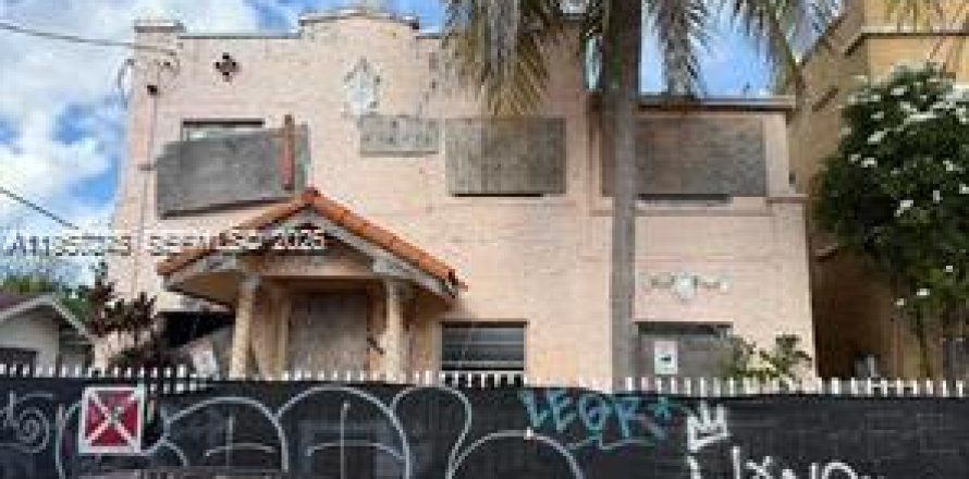 Commercial property in Miami, Florida 235.23 sq.m. № 2020188