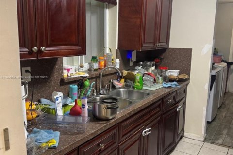 House in Miami, Florida 3 bedrooms, 111.58 sq.m. № 2014663 - photo 4