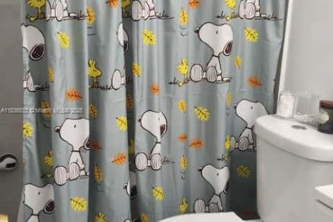 House in Miami, Florida 3 bedrooms, 111.58 sq.m. № 2014663 - photo 13