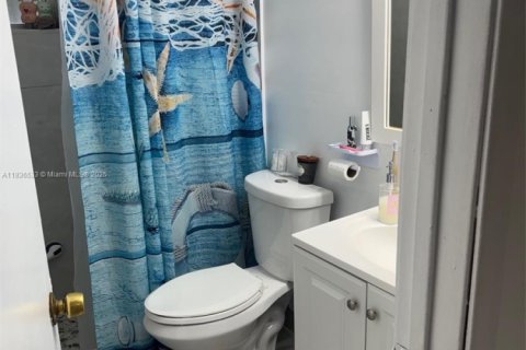 House in Miami, Florida 3 bedrooms, 111.58 sq.m. № 2014663 - photo 9