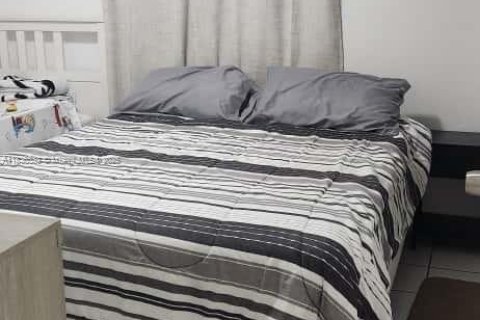 House in Miami, Florida 3 bedrooms, 111.58 sq.m. № 2014663 - photo 12