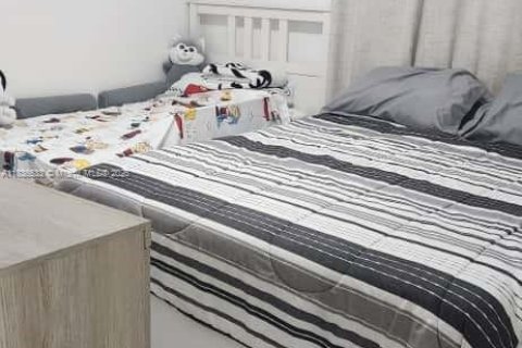 House in Miami, Florida 3 bedrooms, 111.58 sq.m. № 2014663 - photo 11