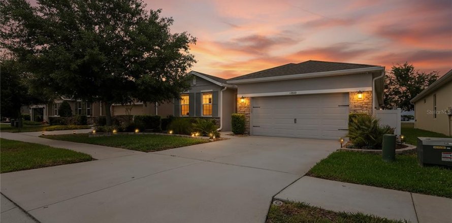 Villa ou maison à Spring Hill, Floride 4 chambres, 193.05 m2 № 2142607