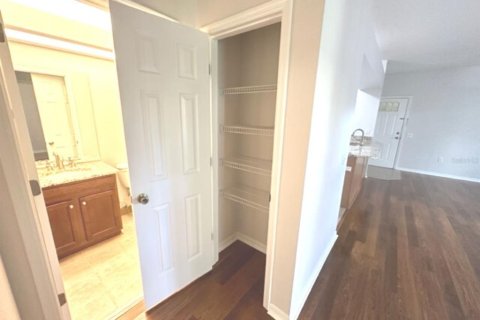 Condo in Winter Haven, Florida, 2 bedrooms № 2237625 - photo 8