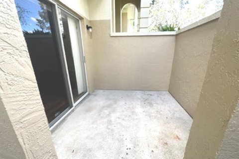 Condo in Winter Haven, Florida, 2 bedrooms № 2237625 - photo 24