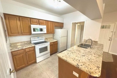 Condo in Winter Haven, Florida, 2 bedrooms № 2237625 - photo 4